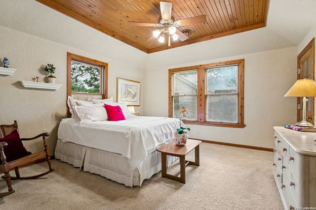438 PASEO ENCINAL ST, Olmos Park, TX 78212