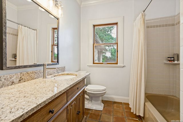 438 PASEO ENCINAL ST, Olmos Park, TX 78212