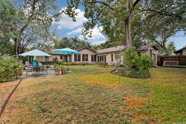 438 PASEO ENCINAL ST, Olmos Park, TX 78212