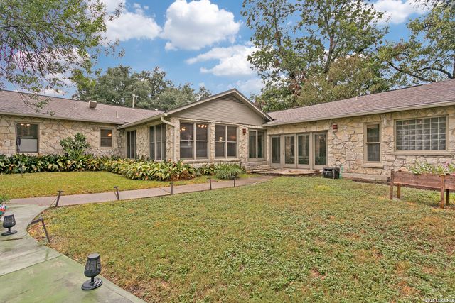 438 PASEO ENCINAL ST, Olmos Park, TX 78212