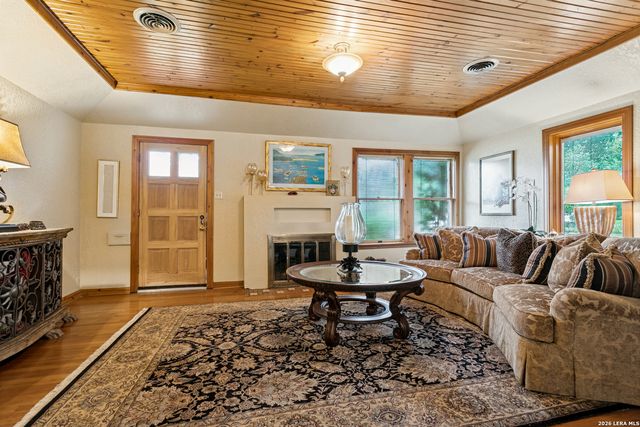 438 PASEO ENCINAL ST, Olmos Park, TX 78212