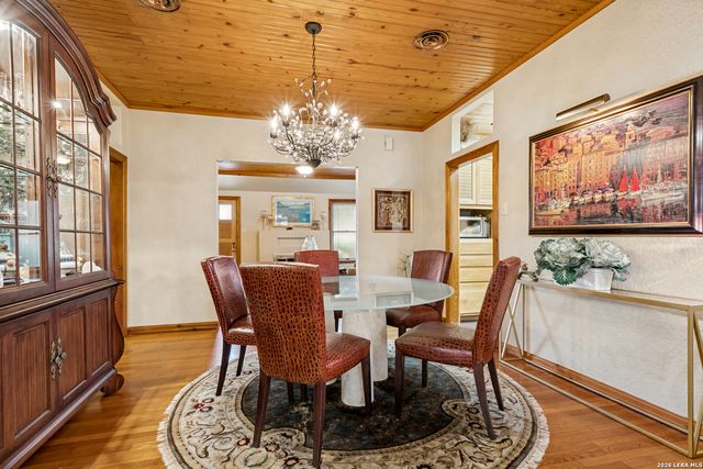 438 PASEO ENCINAL ST, Olmos Park, TX 78212