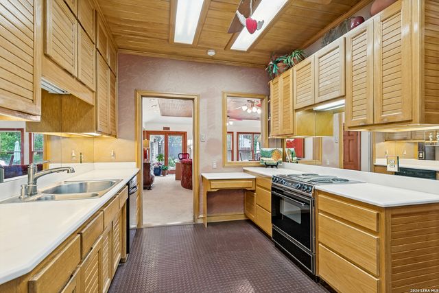 438 PASEO ENCINAL ST, Olmos Park, TX 78212
