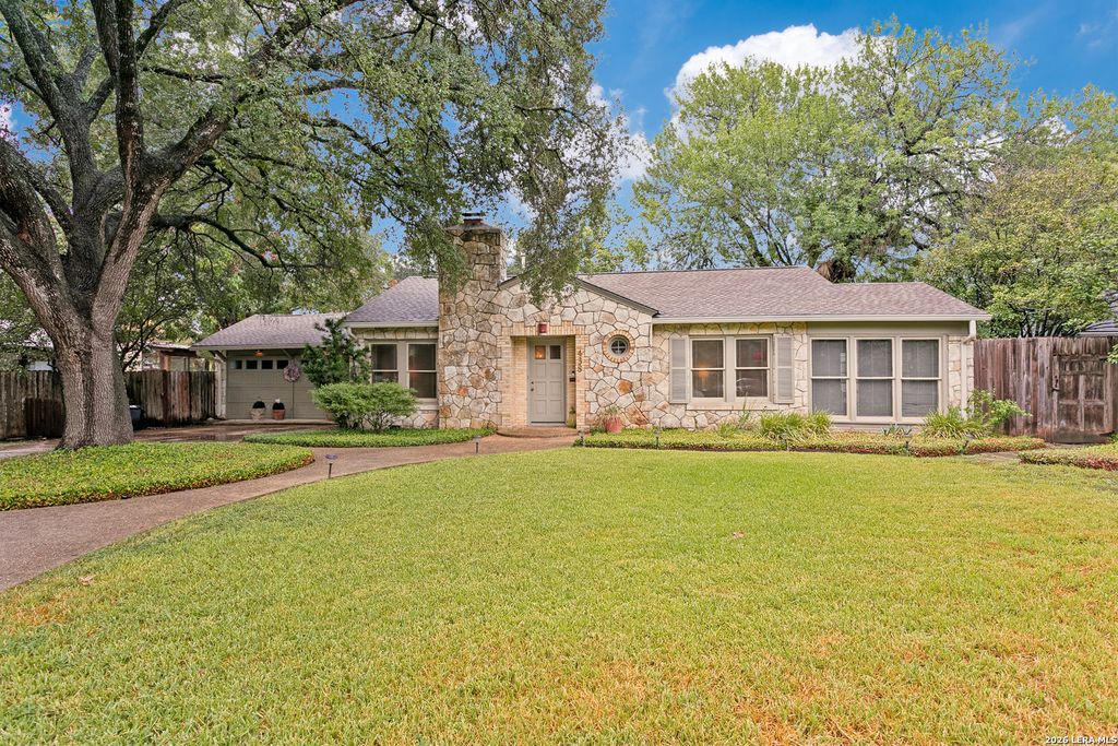 438 PASEO ENCINAL ST, Olmos Park, TX 78212