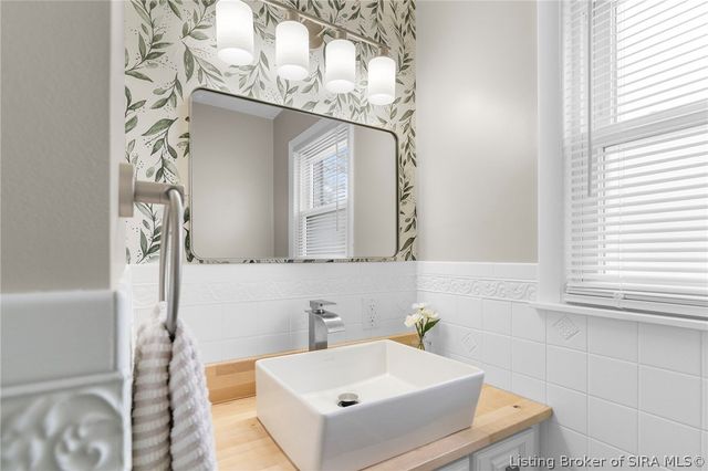 1835 Greenhills Drive, Madison, IN 47250