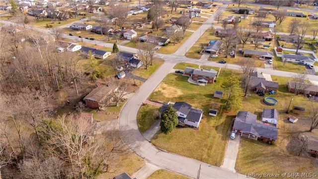 1835 Greenhills Drive, Madison, IN 47250