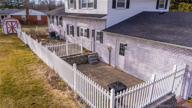 1835 Greenhills Drive, Madison, IN 47250