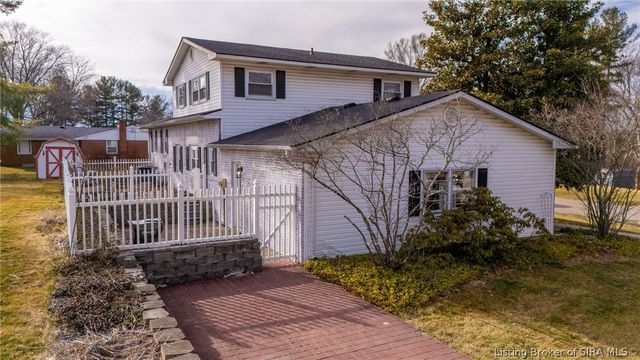 1835 Greenhills Drive, Madison, IN 47250