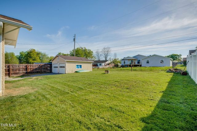 302 Daytona Place, Elizabethton, TN 37643