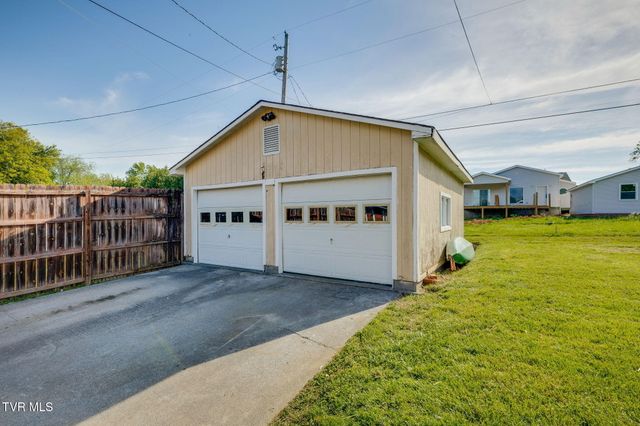 302 Daytona Place, Elizabethton, TN 37643