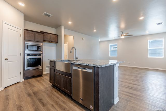 3923 IVY PATH, St Hedwig, TX 78152
