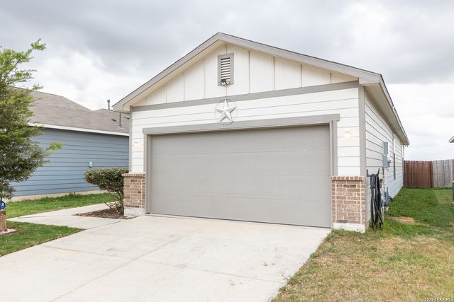 3923 ivy, St Hedwig, TX 78152