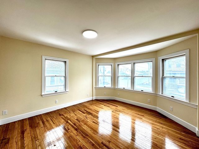 98 Safford St, Quincy, MA 02171