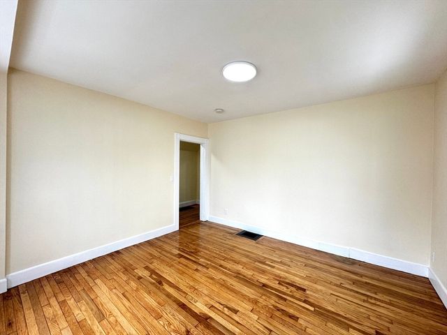 98 Safford St, Quincy, MA 02171