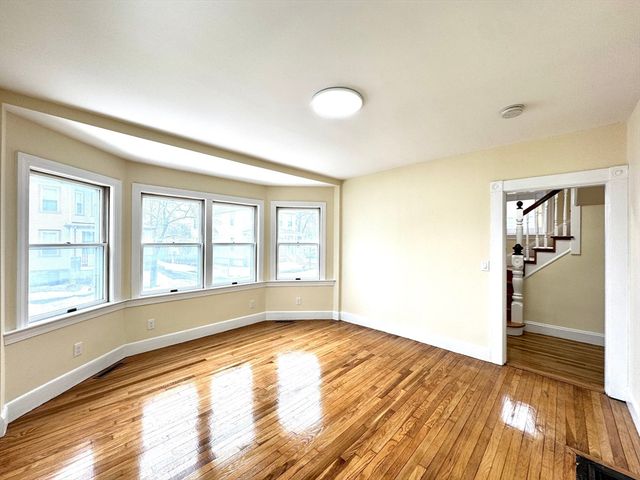 98 Safford St, Quincy, MA 02171