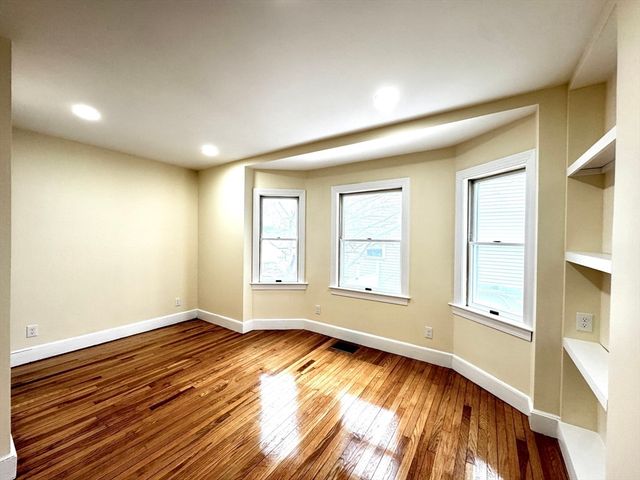 98 Safford St, Quincy, MA 02171