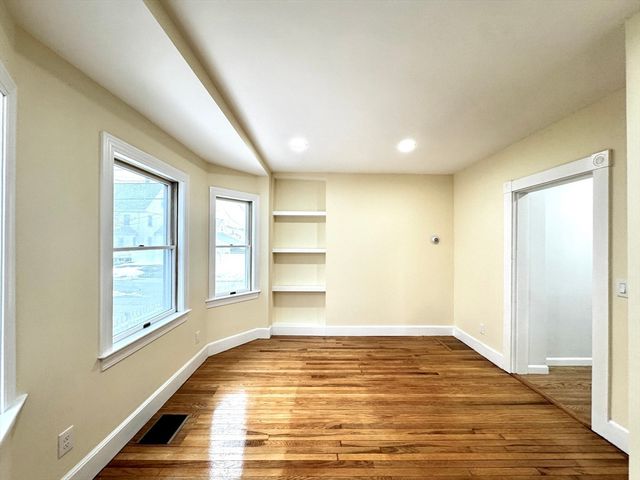 98 Safford St, Quincy, MA 02171