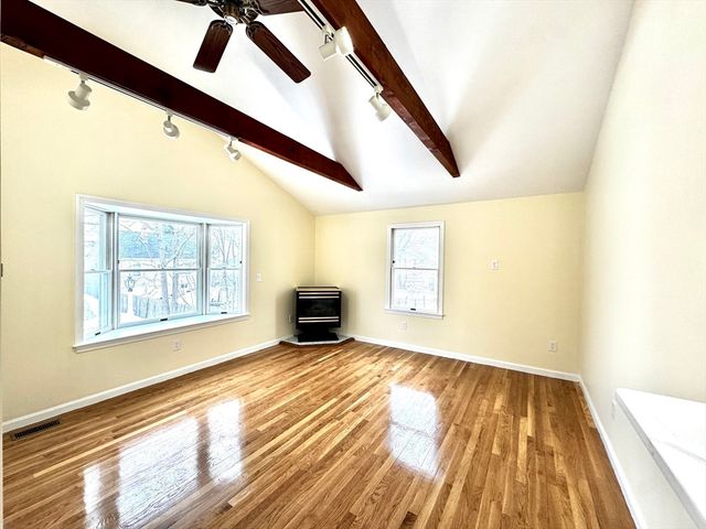 98 Safford St, Quincy, MA 02171