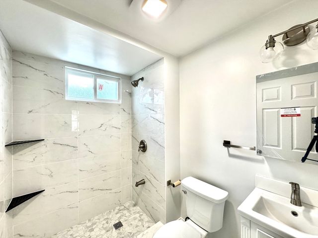 98 Safford St, Quincy, MA 02171