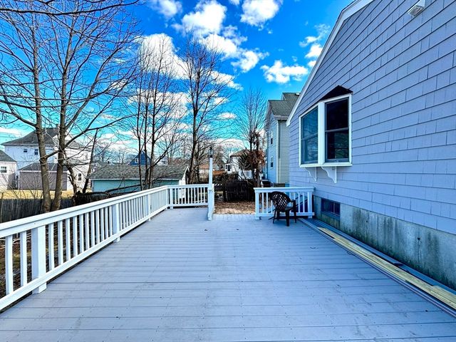 98 Safford St, Quincy, MA 02171