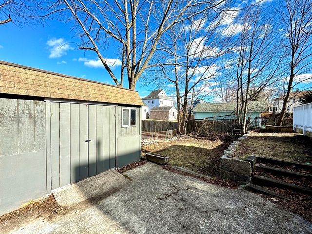 98 Safford St, Quincy, MA 02171