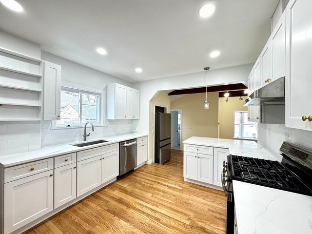 98 Safford St, Quincy, MA 02171