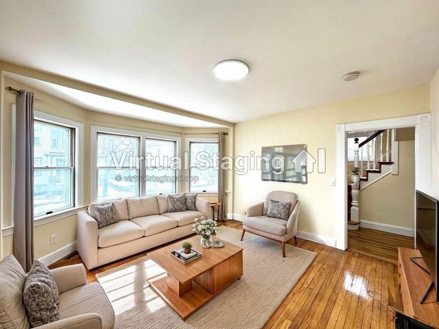 98 Safford St, Quincy, MA 02171