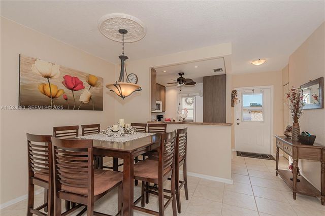 4805 NW 35th St 601, Lauderdale Lakes, FL 33319