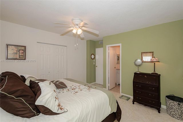 4805 NW 35th St 601, Lauderdale Lakes, FL 33319