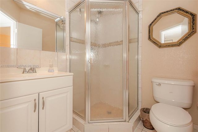 4805 NW 35th St 601, Lauderdale Lakes, FL 33319