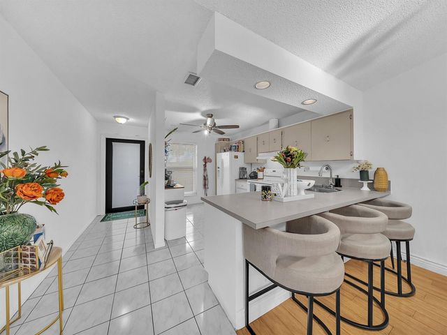 1023 Banks Road 201, Margate, FL 33063