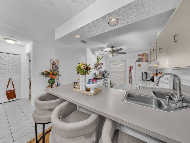 1023 Banks Road 201, Margate, FL 33063