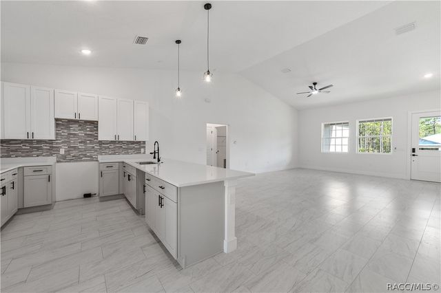 1097 W Cary Drive, Citrus Springs, FL 34434