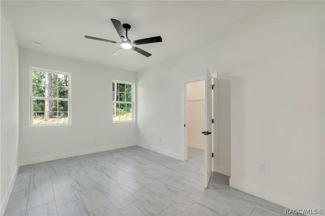 1097 W Cary Drive, Citrus Springs, FL 34434