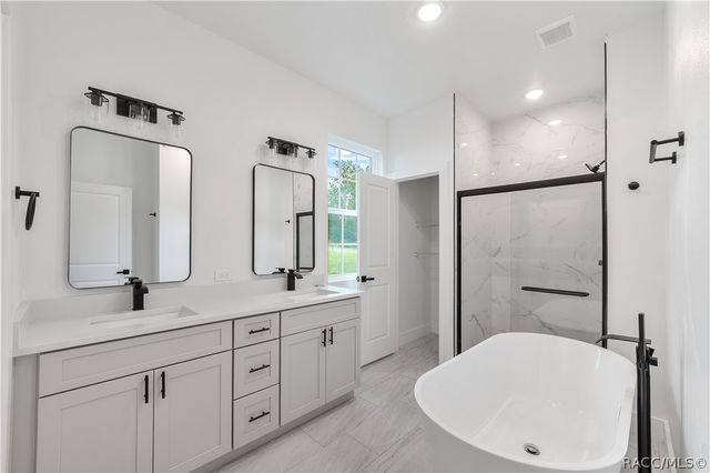 1097 W Cary Drive, Citrus Springs, FL 34434