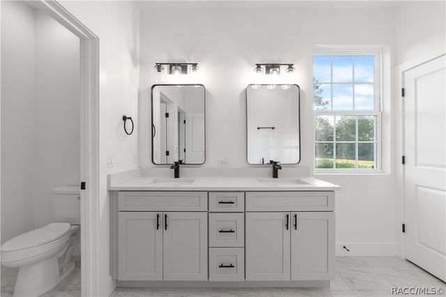 1097 W Cary Drive, Citrus Springs, FL 34434