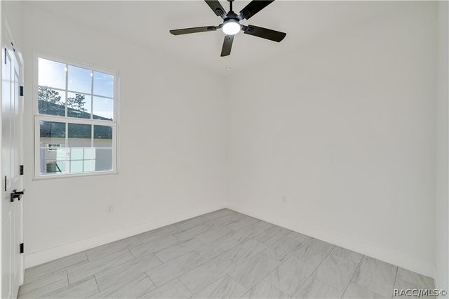 1097 W Cary Drive, Citrus Springs, FL 34434