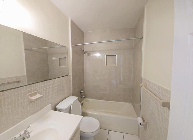 3980 NW 30th Terrace, Lauderdale Lakes, FL 33309