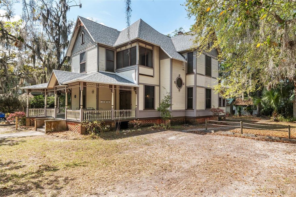 Image 3 of property listing at 306 NE 3RD STREET, Gainesville, FL 32601