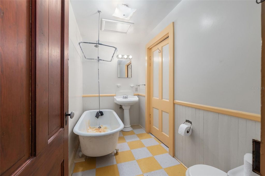 Image 72 of property listing at 306 NE 3RD STREET, Gainesville, FL 32601