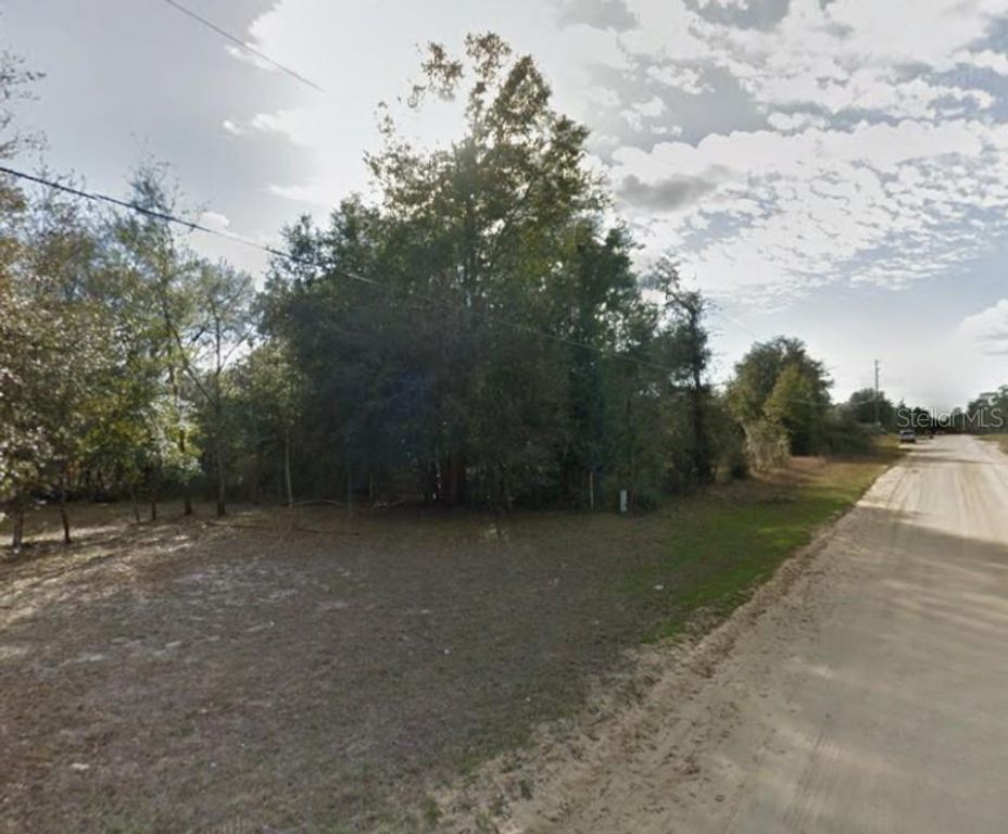 Image 5 of property listing at 503 64TH STREET, Interlachen, FL 32148