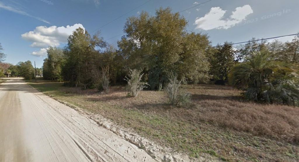 Image 6 of property listing at 503 64TH STREET, Interlachen, FL 32148