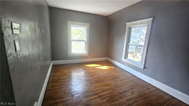 9910 Zimmer Avenue, Cleveland, OH 44102