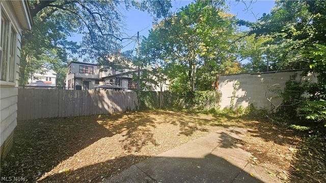 9910 Zimmer Avenue, Cleveland, OH 44102