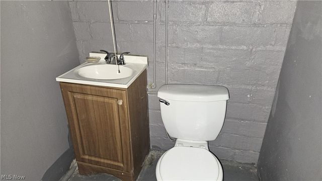 9910 Zimmer Avenue, Cleveland, OH 44102