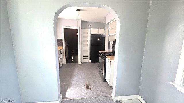 9910 Zimmer Avenue, Cleveland, OH 44102