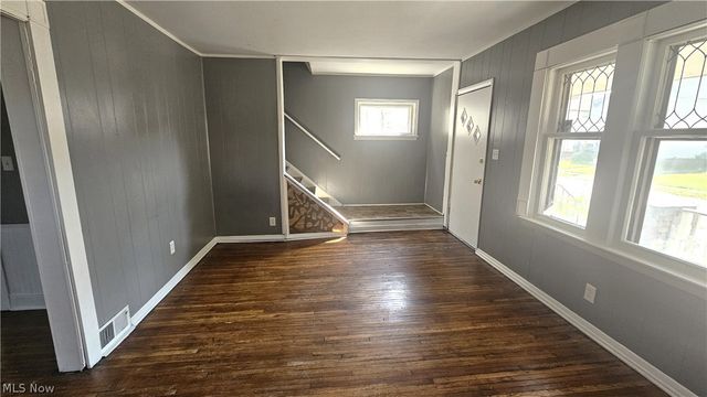 9910 Zimmer Avenue, Cleveland, OH 44102