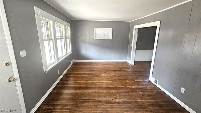 9910 Zimmer Avenue, Cleveland, OH 44102