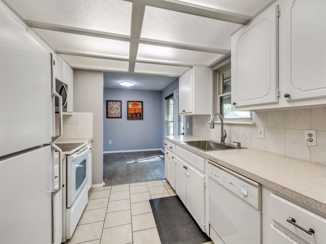 204 W Seward Avenue, Sand Springs, OK 74063