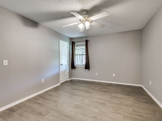 204 W Seward Avenue, Sand Springs, OK 74063